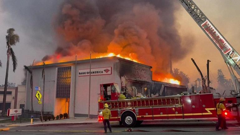 Yangınlarla boğuşan Los Angeles itfaiye şefi yetkililere isyan etti