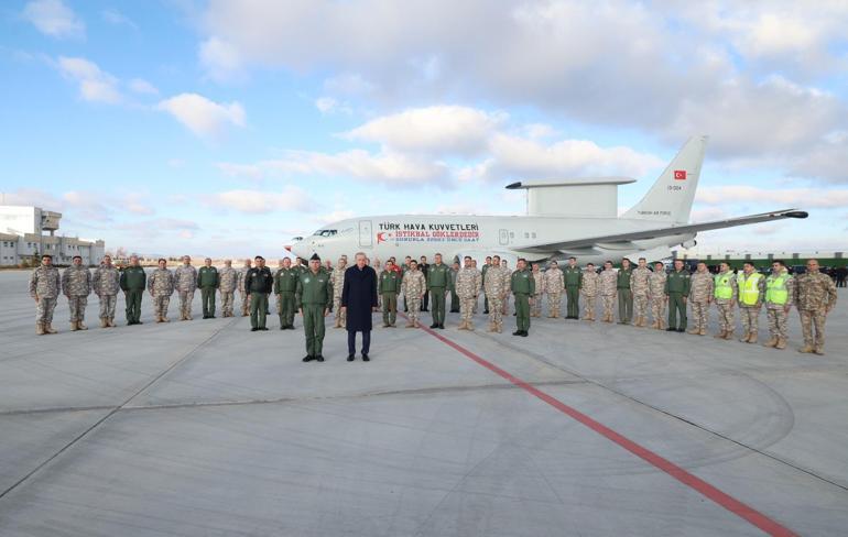 Cumhurbaşkanı Erdoğan, Konyada askeri erken ihbar uçağını inceledi