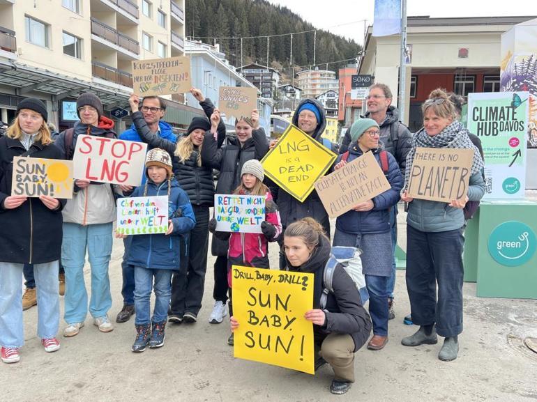 Trumpa Davos’ta protesto