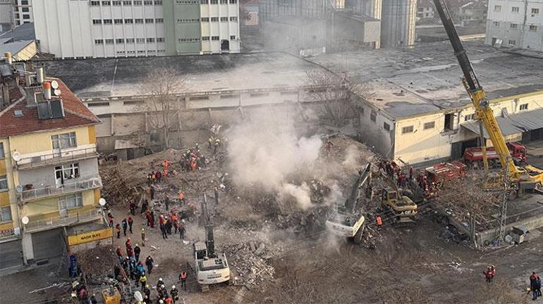 SON DAKİKA HABERİ... Konyada bina çöktü: 2 kişi hayatını kaybetti | Video Haber