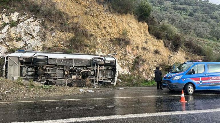 Festivale gidenleri taşıyan tur midibüsü devrildi; 23 yaralı