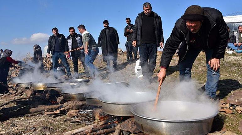 Şanlıurfada çiftçiler, yağmur duasına çıktı