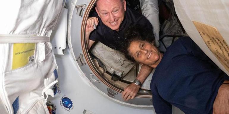 Uzayda mahsur kalmışlardı... ABDli astronot Suni Williams tarihe geçti