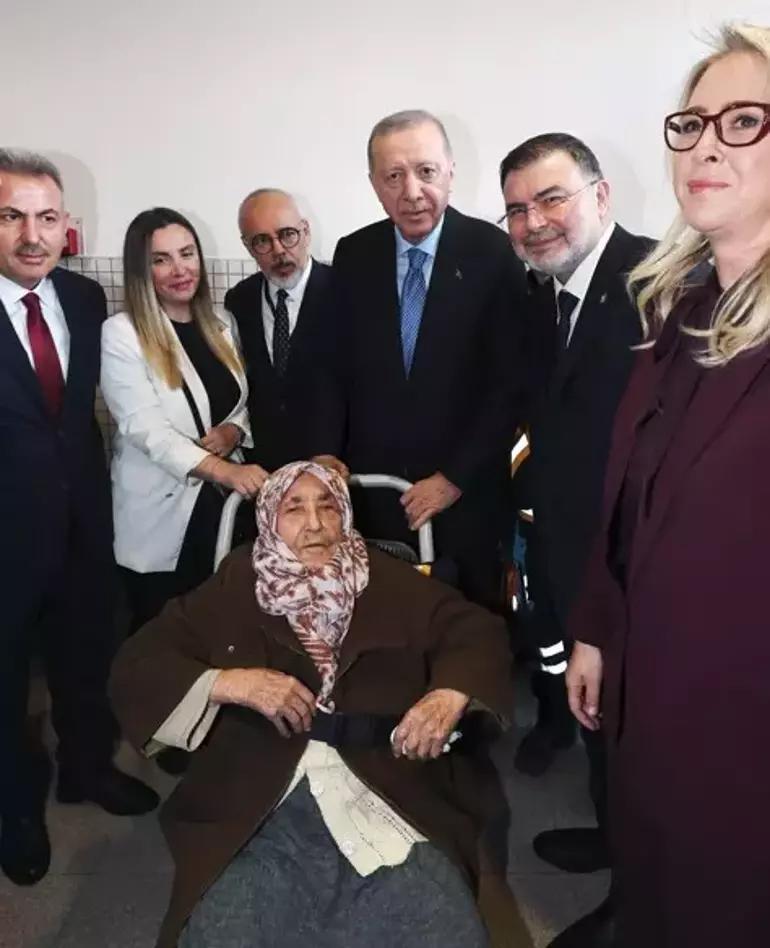 Cumhurbaşkanı Erdoğan, 102 yaşındaki Gülsüm Sakallı ile görüştü