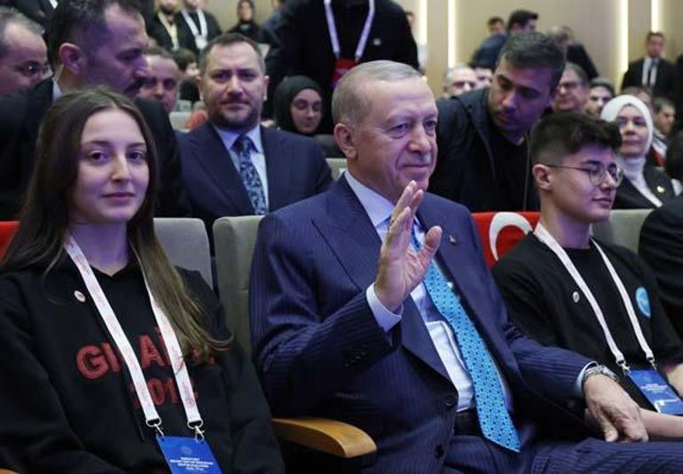 SON DAKİKA Cumhurbaşkanı Erdoğan: Sosyal medyaya yaş sınırı gelebilir