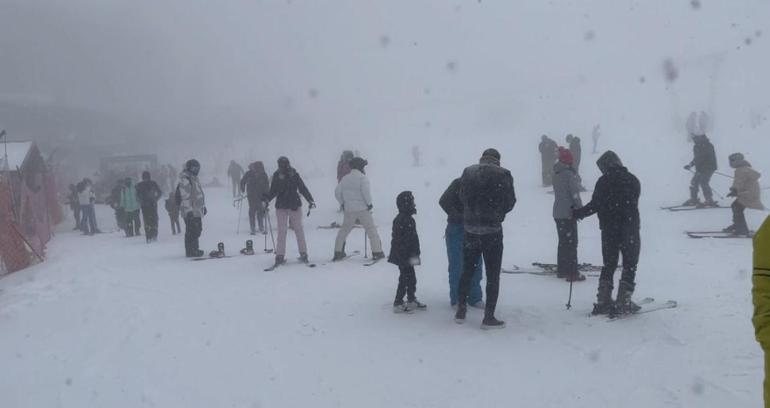 İstanbulda beklenen kar yağışı başladı | Meteorolojiden son dakika uyarısı