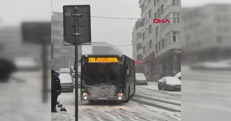 İSTANBULDA KAR ESARETİ Sürücüler ve vatandaşlar zor anlar yaşadı...