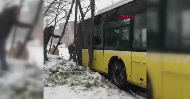 Başakşehirde yolda kayan İETT otobüsü kaza yaptı İŞTE O ANLAR...