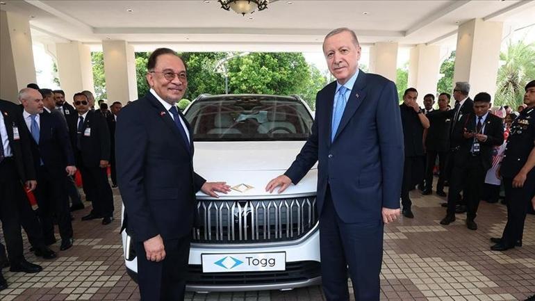 Cumhurbaşkanı Erdoğan ile Enver İbrahim arasında Malezyada gülümseten anlar