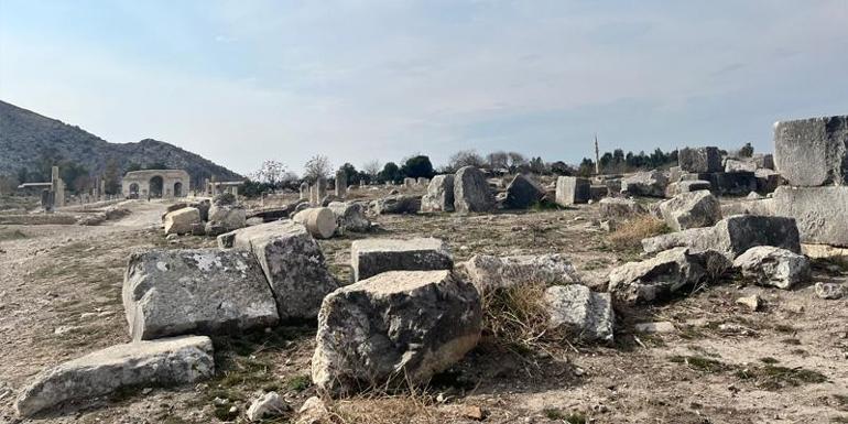 Adana’ya bir de buradan bakın Pamuk tarlasının altından çıkan yüzbinlerce yıllık tarih: Anavarza