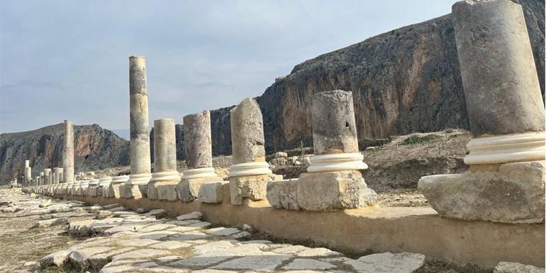 Adana’ya bir de buradan bakın Pamuk tarlasının altından çıkan yüzbinlerce yıllık tarih: Anavarza