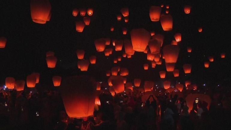 Tayvanda festival göz kamaştırdı: Yüzlerce dilek feneri gökyüzünde