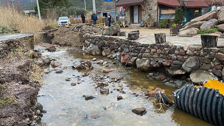 Çanakkalede sağanak nedeniyle köprü çöktü