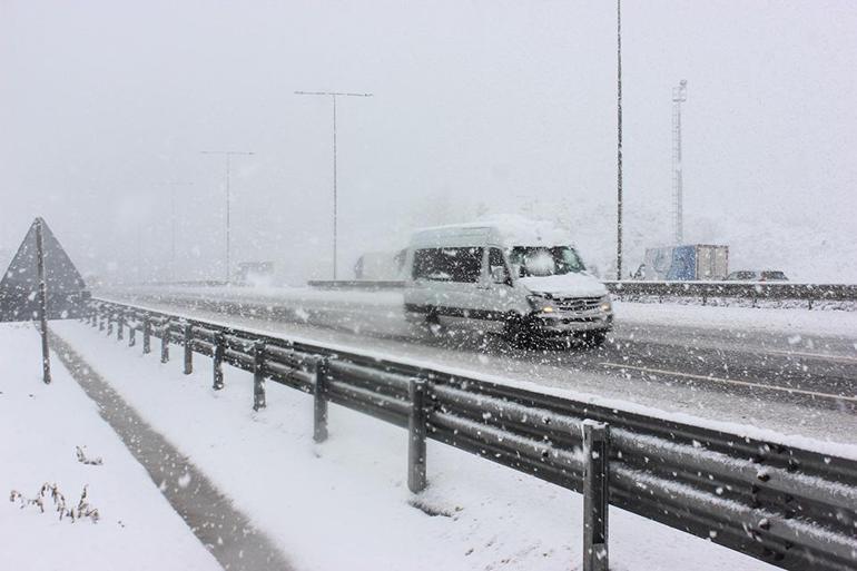 SON DAKİKA... İstanbulda okullar yarın tatil Valilik uyardı: Zorunlu olmadıkça dışarı çıkmayın