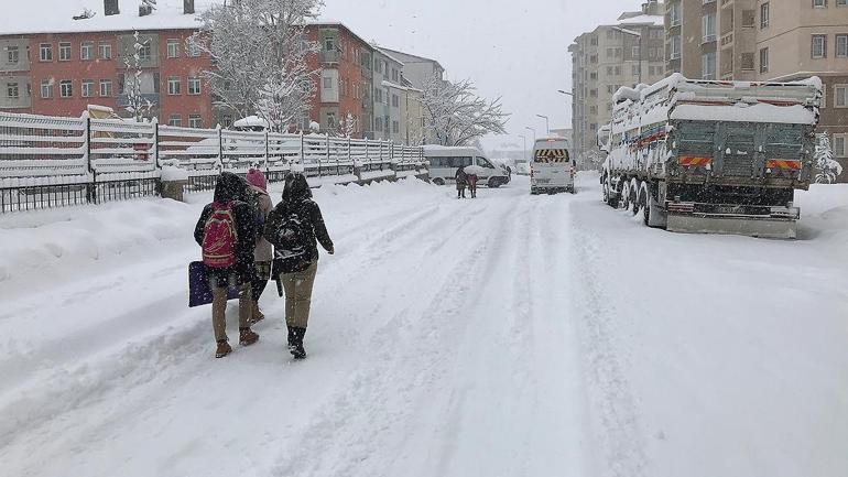 SON DAKİKA 24 Şubatta Bu Şehirlerde Okullar Tatil Edildi: Yoğun Kar Yağışı ve Buzlanma...