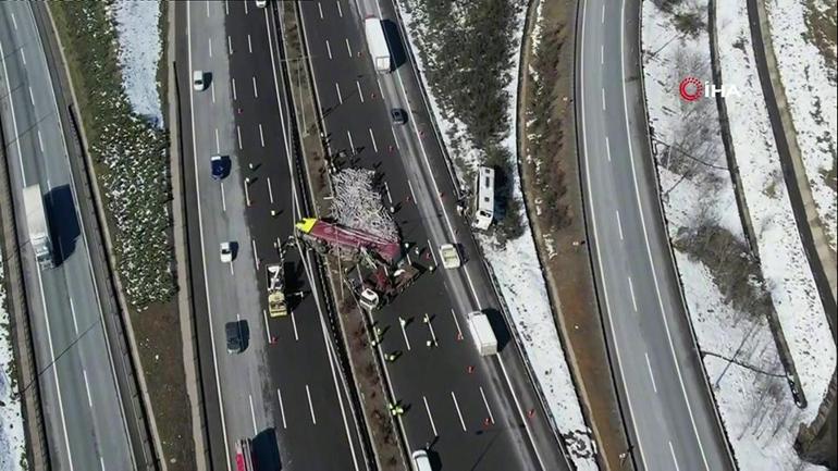 Son Dakika... Kuzey Marmara Otoyolunda trafiği kilitleyen kaza: TIR otobüse çarptı