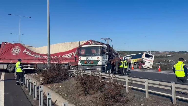 Son Dakika... Kuzey Marmara Otoyolunda trafiği kilitleyen kaza: TIR otobüse çarptı