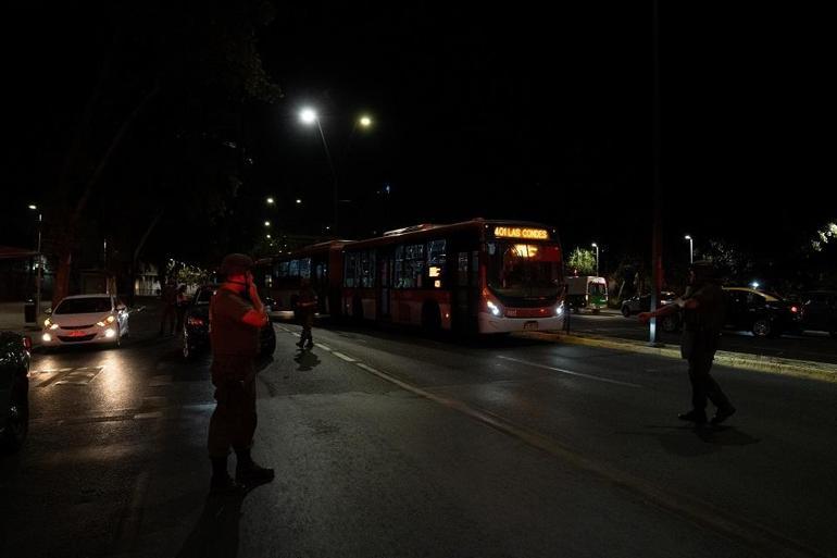 BİR ÜLKE KARANLIĞA GÖMÜLDÜ Hayat durdu, OHAL ilan edildi