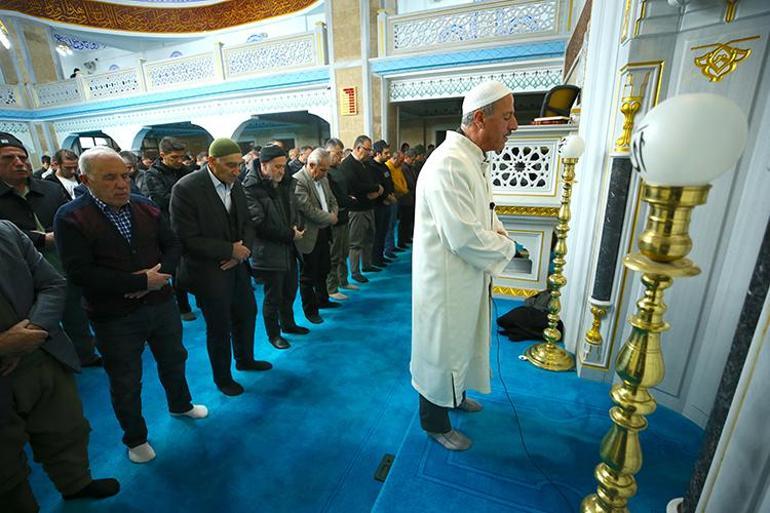 On bir ayın sultanı Ramazan ayının ilk teravih namazı kılındı