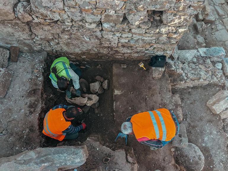 Aspendos kazılarında Hermes heykeli gün yüzüne çıkarıldı