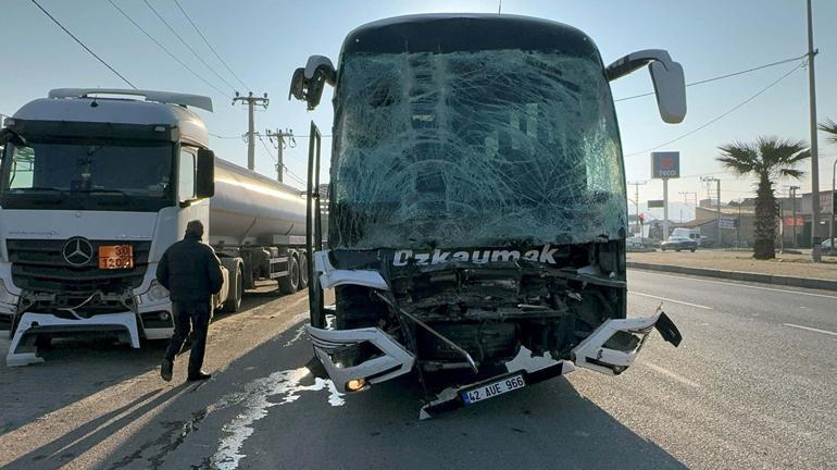 SON DAKİKA... 4 araç zincirleme kazaya karıştı: Ölü ve çok sayıda yaralı var