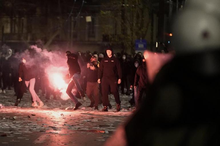 Komşuda öfke dinmiyor: Atina sokakları yine karıştı