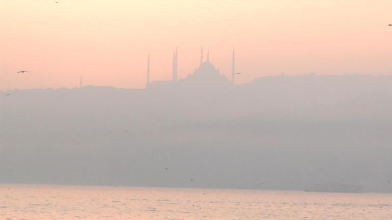 SON DAKİKA İstanbul Boğazında gemi trafiğine sis engeli