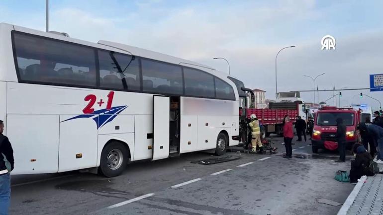 SON DAKİKA Kütahyada yolcu otobüsü TIRa çarptı: Yaralılar var