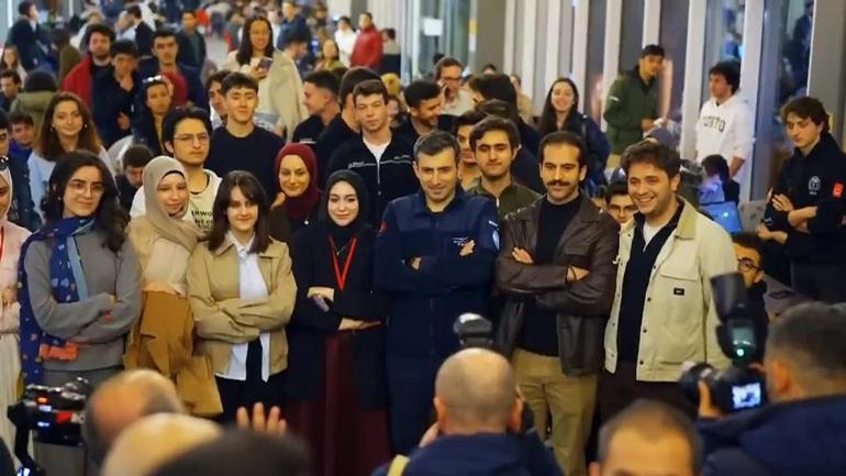 İTÜde kardeşlik iftarı: İftar programına Bayraktar ve Varank da katıldı