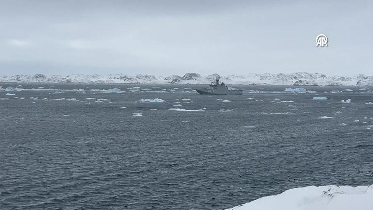 Grönlandda Danimarka gemisi devriyede