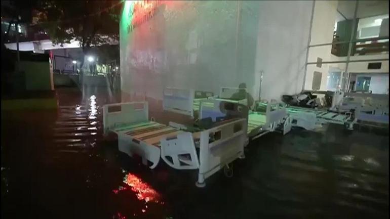 Peruda sağlık merkezini su bastı