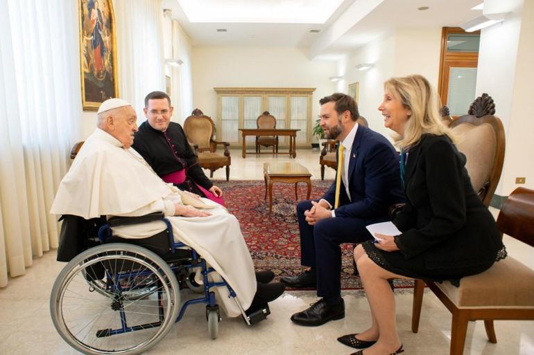 SON DAKİKA HABERi... Papa Francis hayatını kaybetti