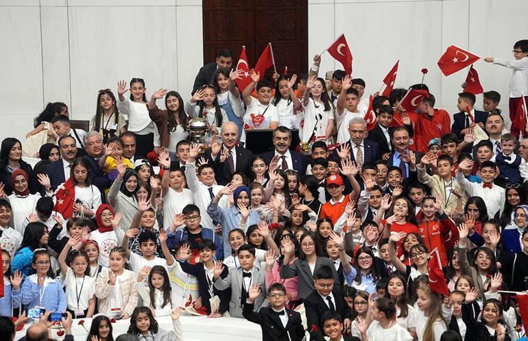 Meclis’te 23 Nisan coşkusu: Tartışmalar yerini çocuk cıvıltısına bıraktı