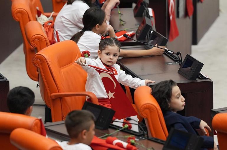 Meclis’te 23 Nisan coşkusu: Tartışmalar yerini çocuk cıvıltısına bıraktı