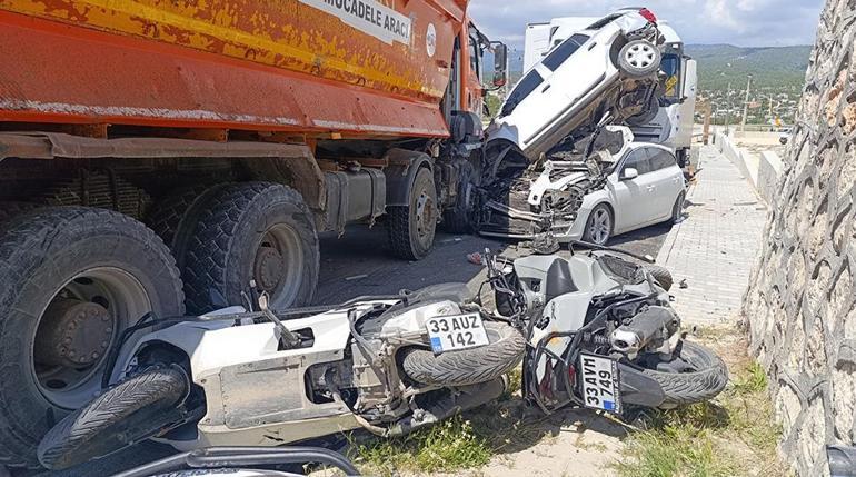 Mersinde kontrolden çıkan kamyon ortalığı savaş alanına çevirdi