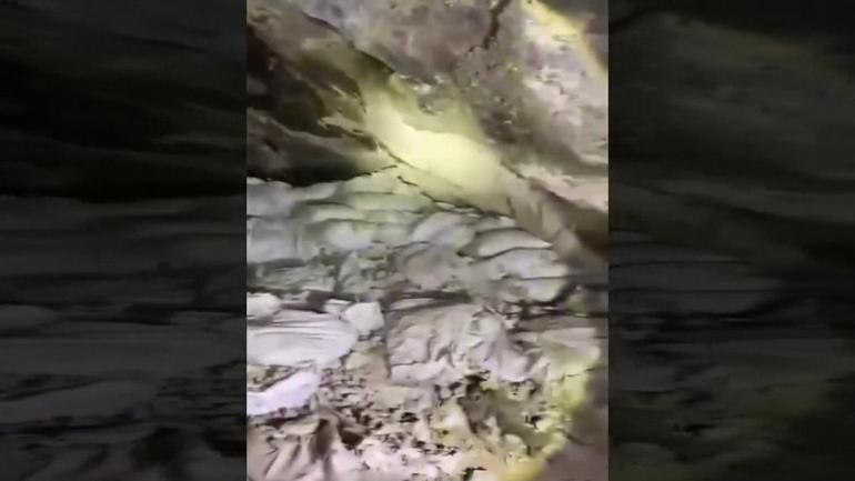 SON DAKİKA... Terör yuvalarına kilit vuruluyor Irakın kuzeyindeki mağarada çok sayıda silah imha edildi