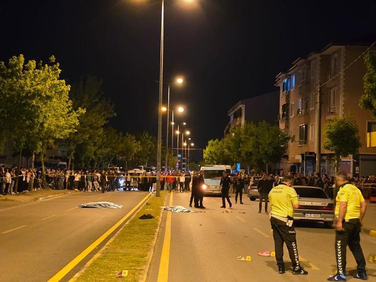 Otomobilin çarptığı iki kadın hayatını kaybetti