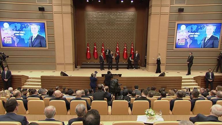 Demirören Medya TV Grup Başkanı Murat Yancı ve CNN TÜRK Özel Haberler Şefi Fulya Öztürk’e ödül