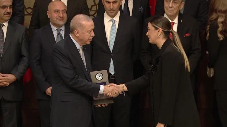 CNN TÜRK yılın televizyonu seçildi… Ödülü Demirören Medya TV Grup Başkanı Murat Yancı aldı