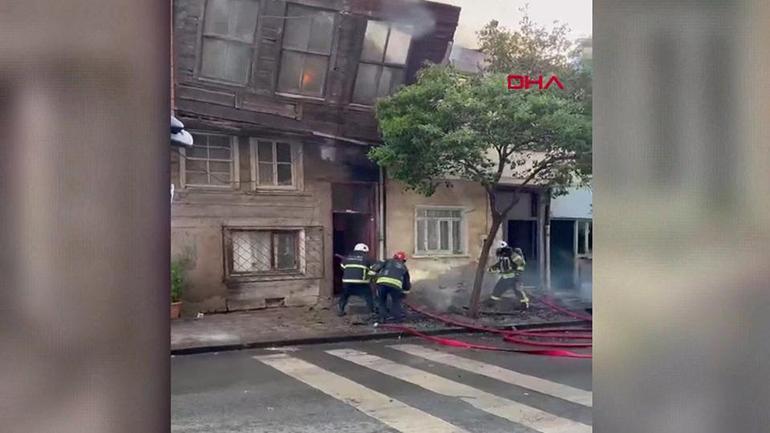 Kocaelinde iki ev alev alev yandı… Facianın eşiğinden dönüldü