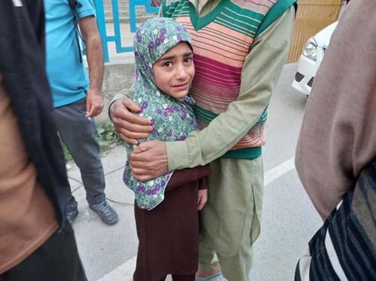 Dünya diken üstünde Hindistan - Pakistan savaşı başladı: SİHAlar vuruldu, hava savunma sistemi hedef alındı