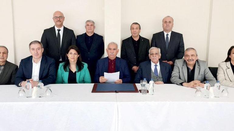 Gözler PKKnın kendini feshedip silah bırakması takviminde