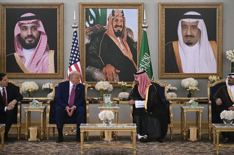 Trump’ın Orta Doğu turu başladı Hedefi 1 trilyon dolar… Suudi Arabistan ziyaretinden kareler