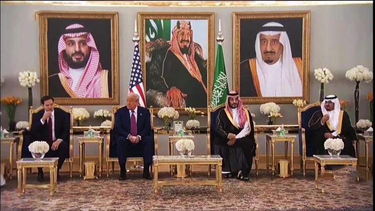 Trump Suudi Arabistan’da: Kahve krizi dikkat çekti