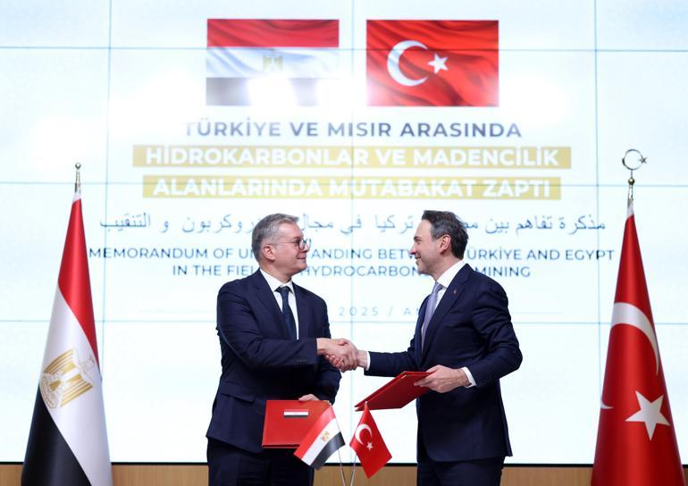 Bakan Bayraktar duyurdu Enerjide yeni dönem... Türkiye ile Mısır arasında Stratejik FSRU Anlaşması