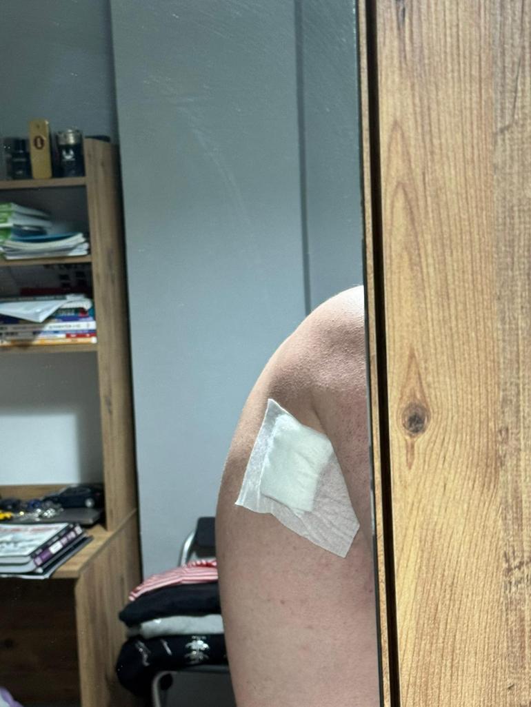 Sınıfa bıçak ve sopa ile girip öğrenciye saldırdı: Dehşet anları kamerada