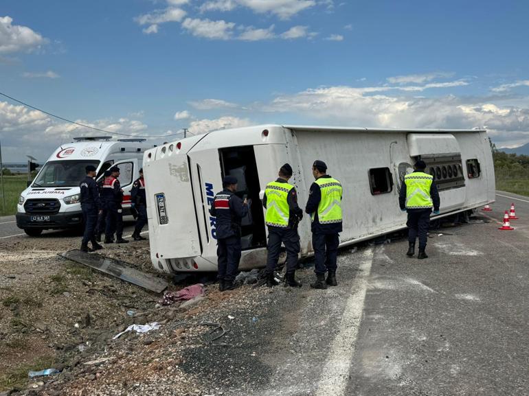 Konyada yolcu otobüsü devrildi: 14 yaralı