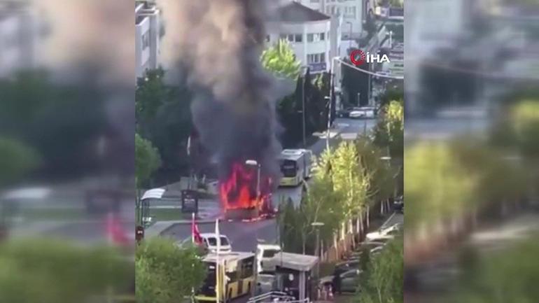 Başakşehirde İETT otobüsü alev alev yandı