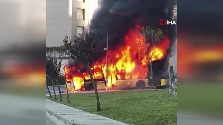 Başakşehirde İETT otobüsü alev alev yandı