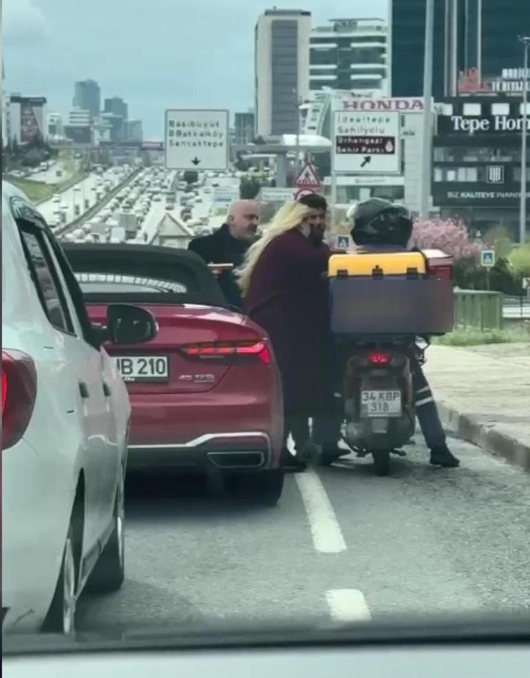 İstanbulda trafikte tartıştığı motokuryeye silah çekti